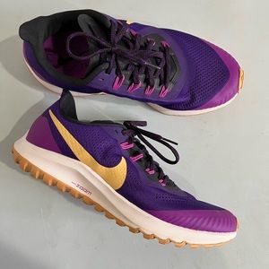 Nike zoom gym shoes size  9,5